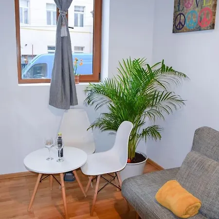 Muse Loft - Lovely Place In City Center With Patio Apartament