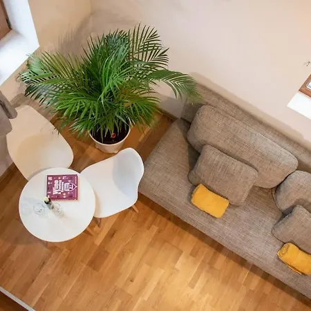 Muse Loft - Lovely Place In City Center With Patio Apartment *